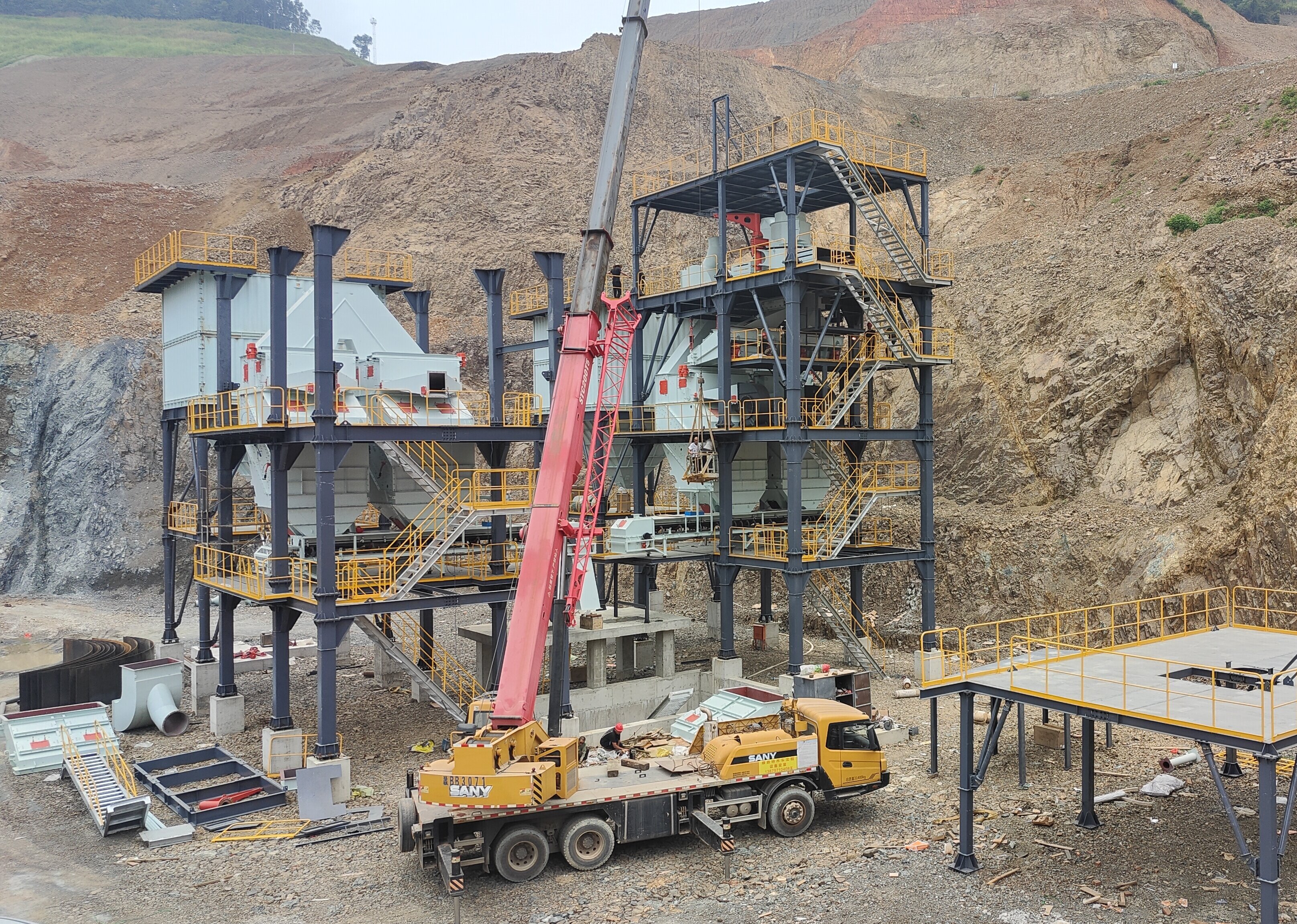 突破行業(yè)瓶頸！新型干法制砂樓實(shí)現(xiàn)配比可調(diào)、含粉率可控 引領(lǐng)綠色制砂新變革